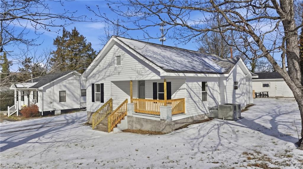1823 McKnight Mill Road Greensboro, NC 27405 - Photo 2 of 34 Gallery Image 2