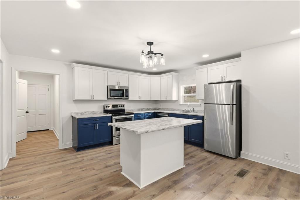 1823 McKnight Mill Road Greensboro, NC 27405 - Photo 6 of 34 Gallery Image 6
