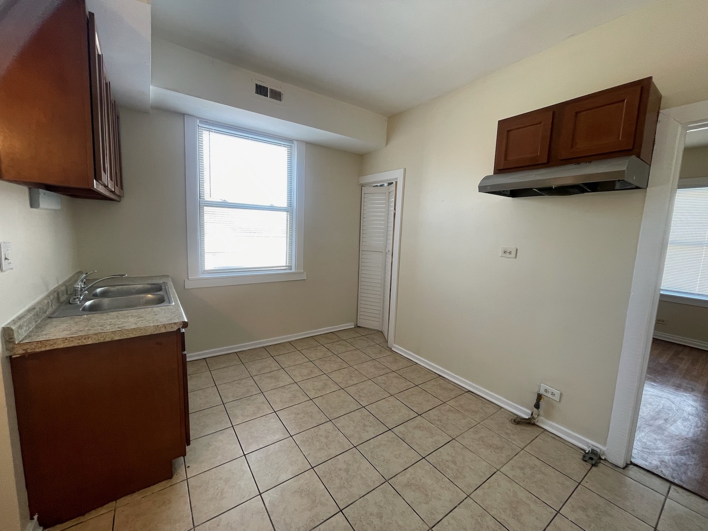 7955 South Emerald Avenue, Unit 2 Chicago, IL 60620 - Photo 9 of 11 a view of room with window