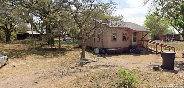 $30,000 | 818 Flores Drive, Devine, TX 78016