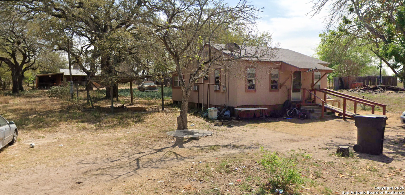 818 Flores Drive Devine, TX 78016 - Photo 2 of 4