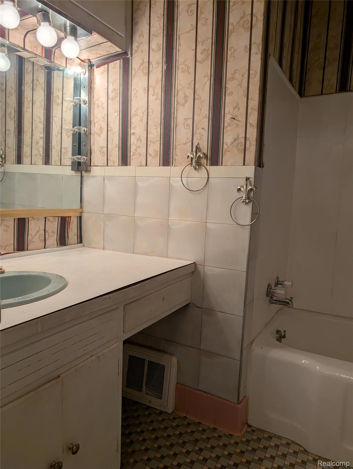 2123 Union Street Ubly, MI 48475 - Photo 17 of 31 PXL_20251120_182325118.jpg