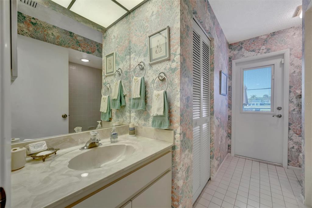 4859 Greencroft Road Sarasota, FL 34235 - Photo 25 of 39 a bathroom with a sink and a mirror