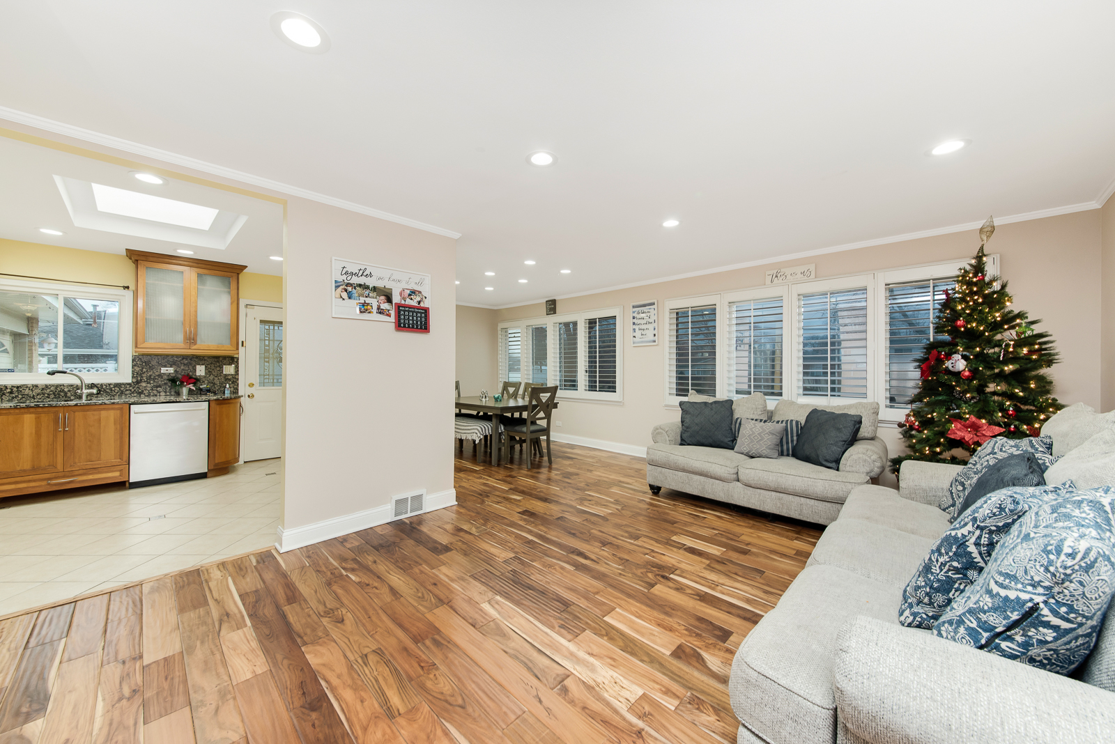 711 South Mt Prospect Road Des Plaines, IL 60016 - Photo 2 of 19 Gallery Image 2