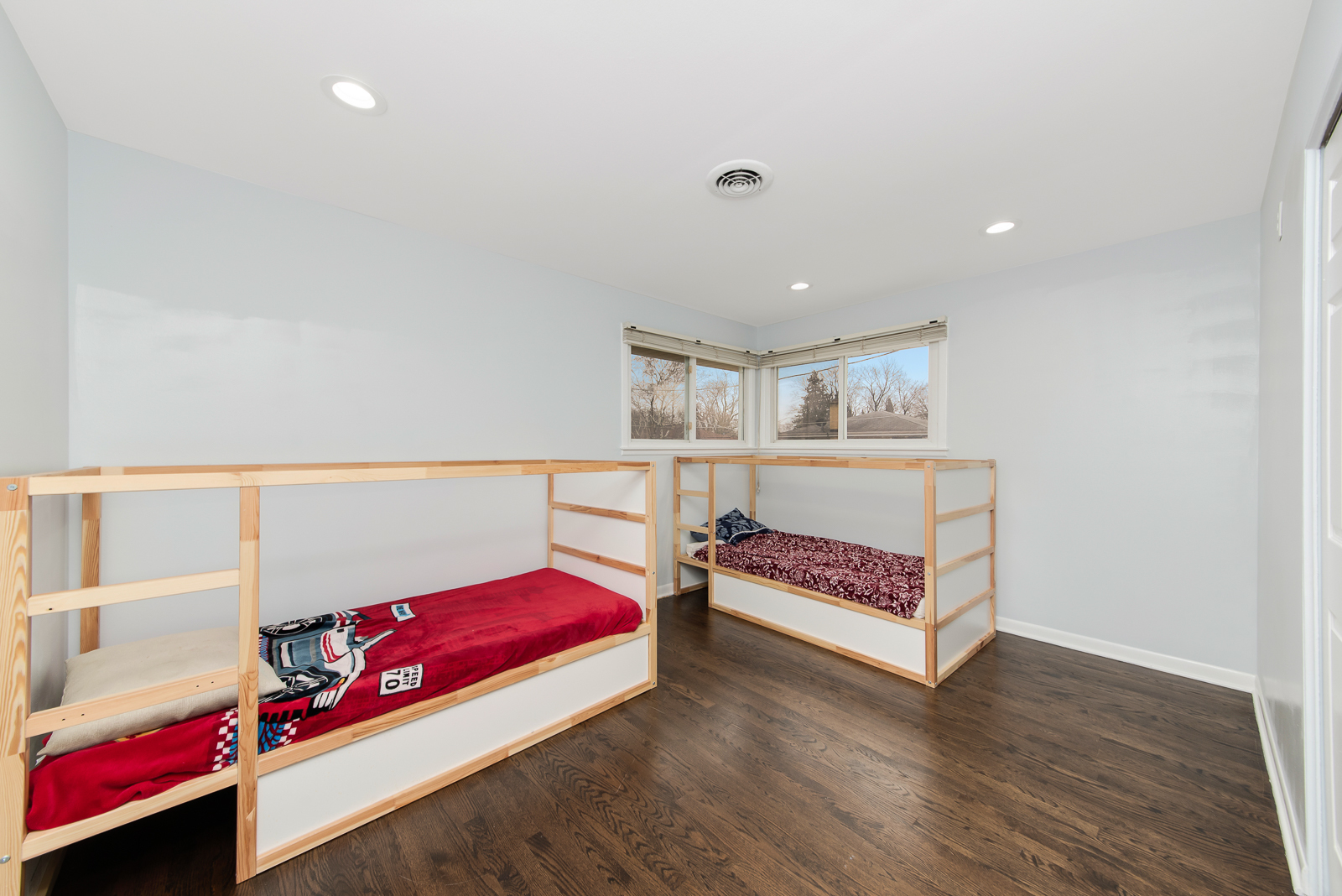 711 South Mt Prospect Road Des Plaines, IL 60016 - Photo 11 of 19 Gallery Image 11