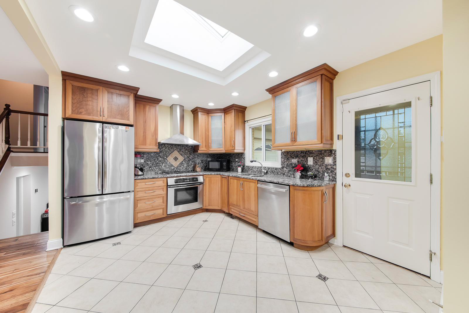 711 South Mt Prospect Road Des Plaines, IL 60016 - Photo 6 of 19 Gallery Image 6