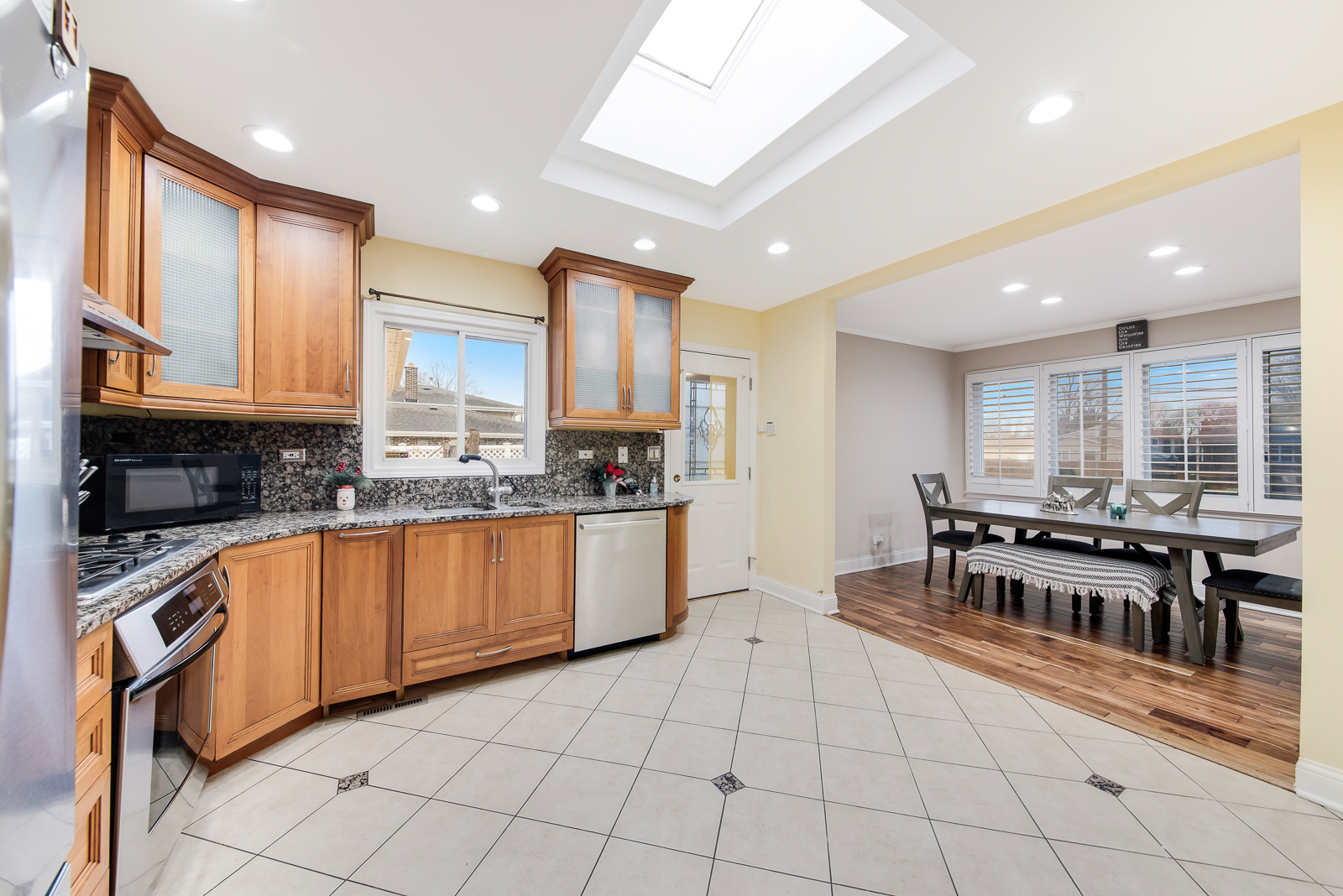 711 South Mt Prospect Road Des Plaines, IL 60016 - Photo 7 of 19 Gallery Image 7