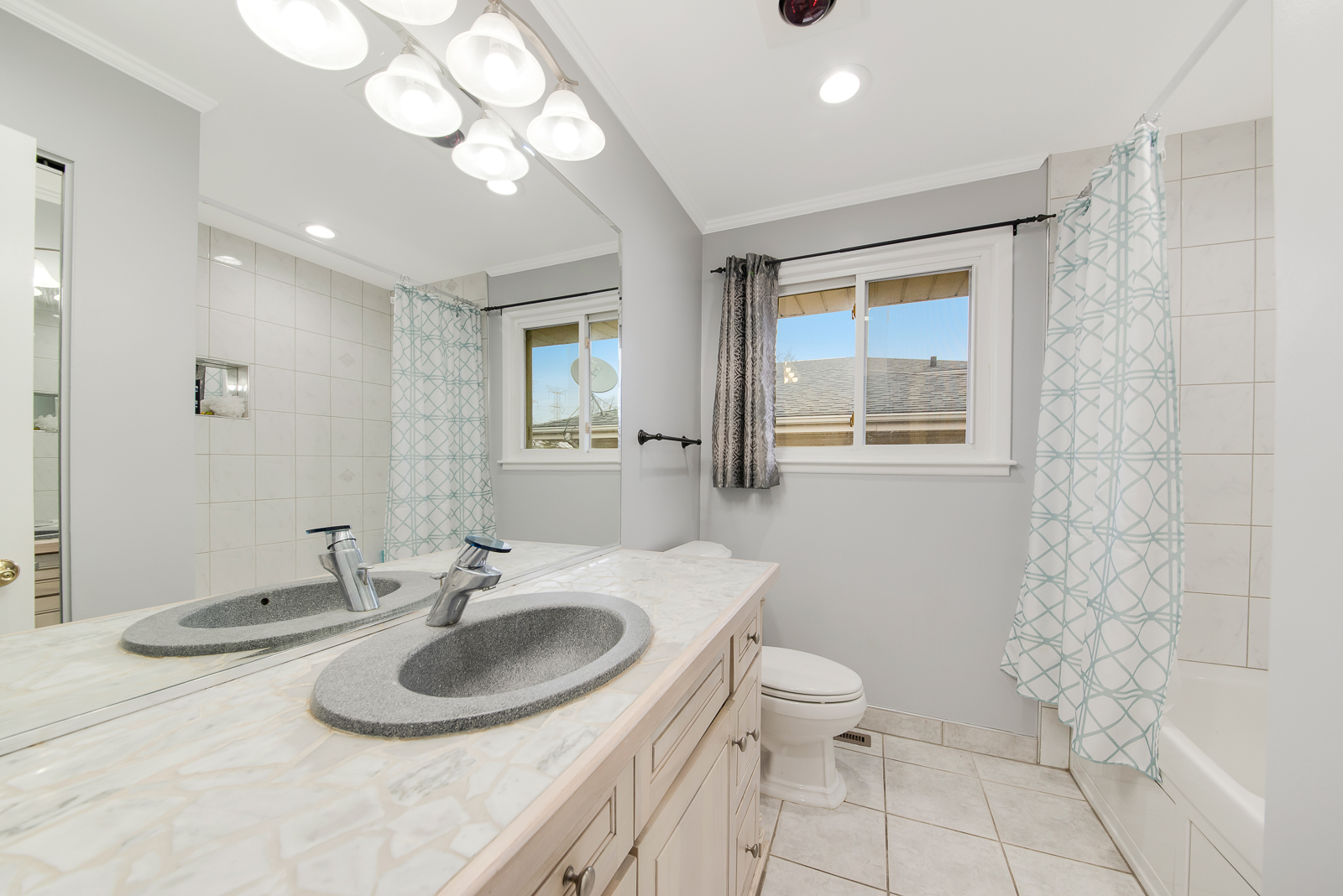 711 South Mt Prospect Road Des Plaines, IL 60016 - Photo 9 of 19 Gallery Image 9