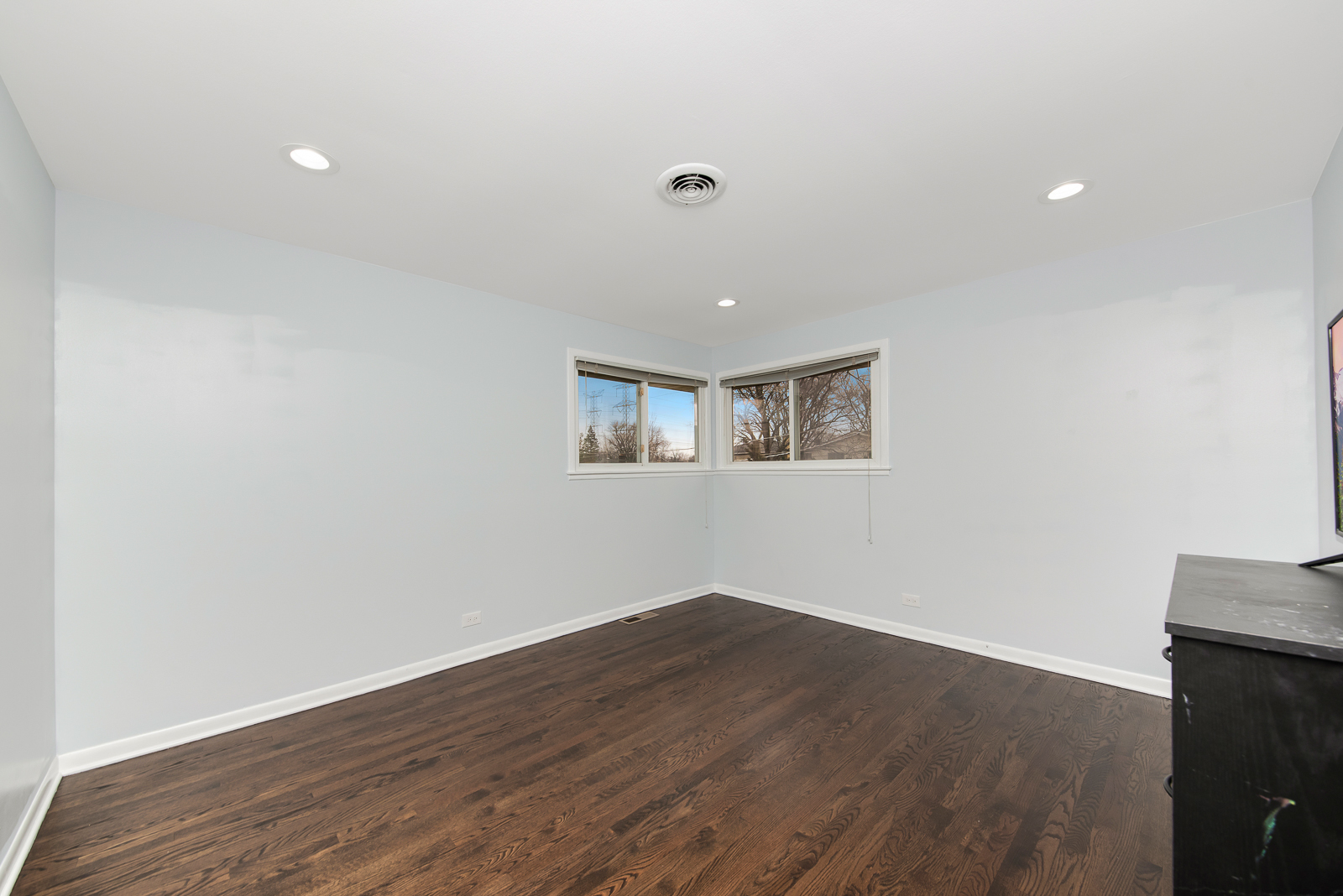 711 South Mt Prospect Road Des Plaines, IL 60016 - Photo 10 of 19 Gallery Image 10