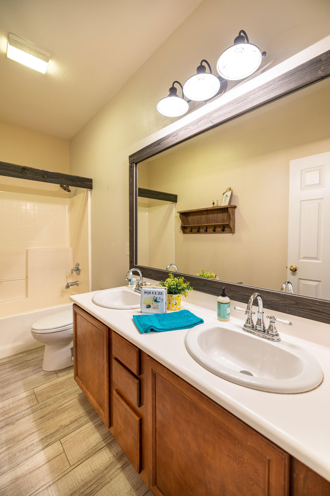 80292 Whitehaven Drive Indio, CA 92203 - Photo 15 of 25 a bathroom with a double vanity sink and a mirror