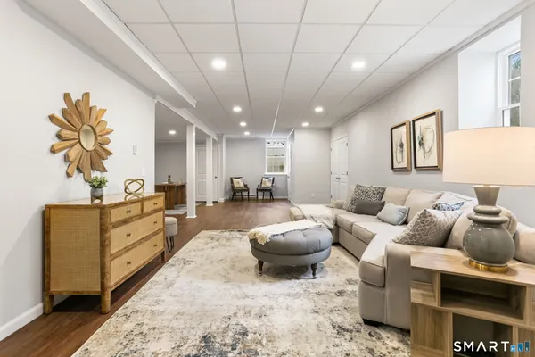 $1,599,000 | 10 Pansy Road, Fairfield, CT 06824