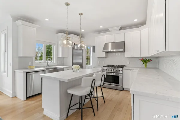 $1,599,000 | 10 Pansy Road, Fairfield, CT 06824