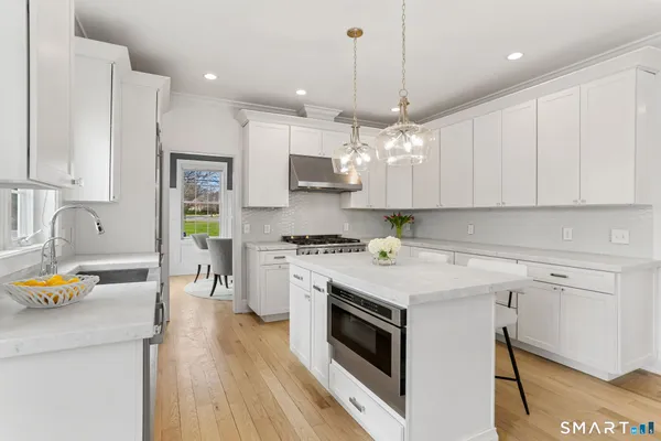 $1,599,000 | 10 Pansy Road, Fairfield, CT 06824