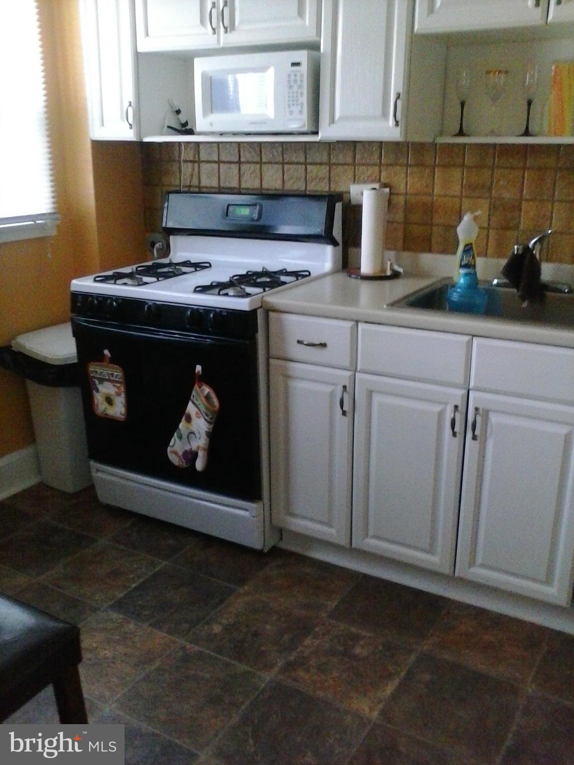 1335 Cedarcroft Road Baltimore, MD 21239 - Photo 9 of 11 kitchen
