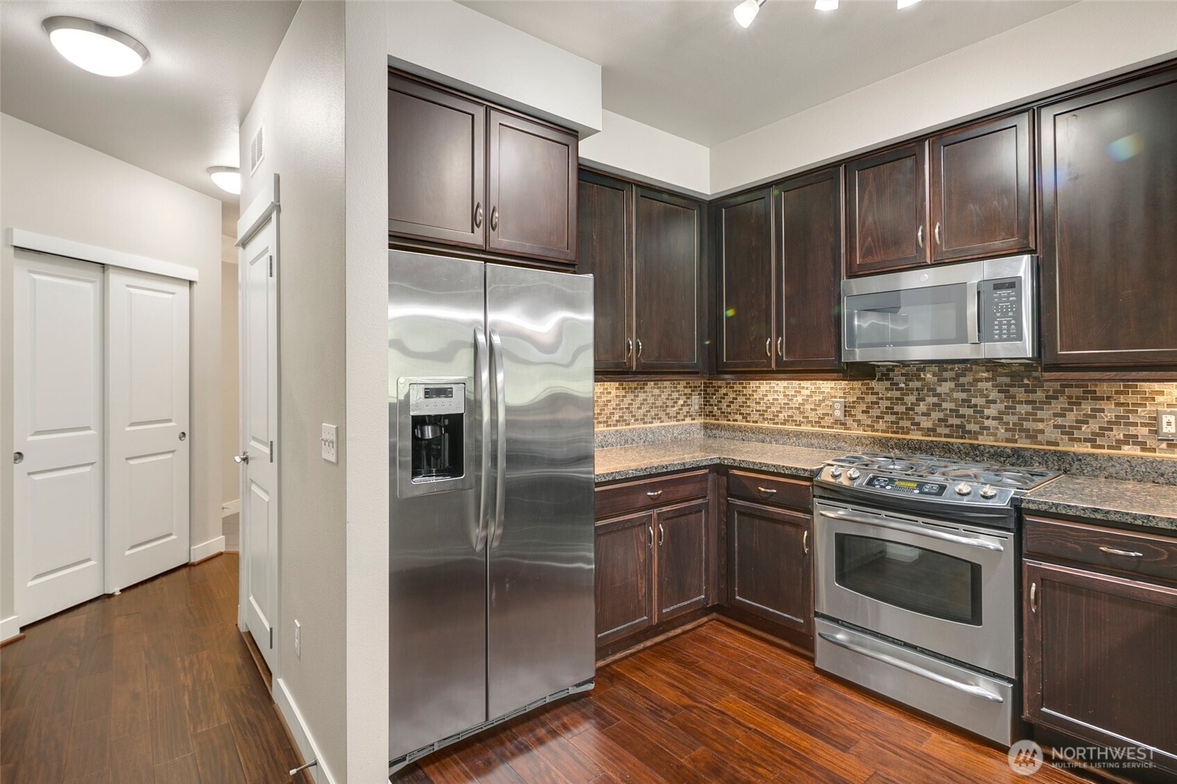 15730 116th Avenue Northeast, Unit 405 Bothell, WA 98011 - Photo 10 of 31