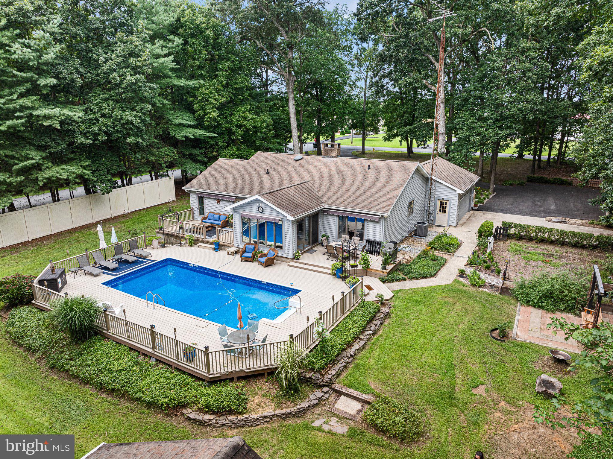 6401 Cedar Neck Road Milford, DE 19963 - Photo 7 of 42 Beautiful Inground Saltwater Pool
