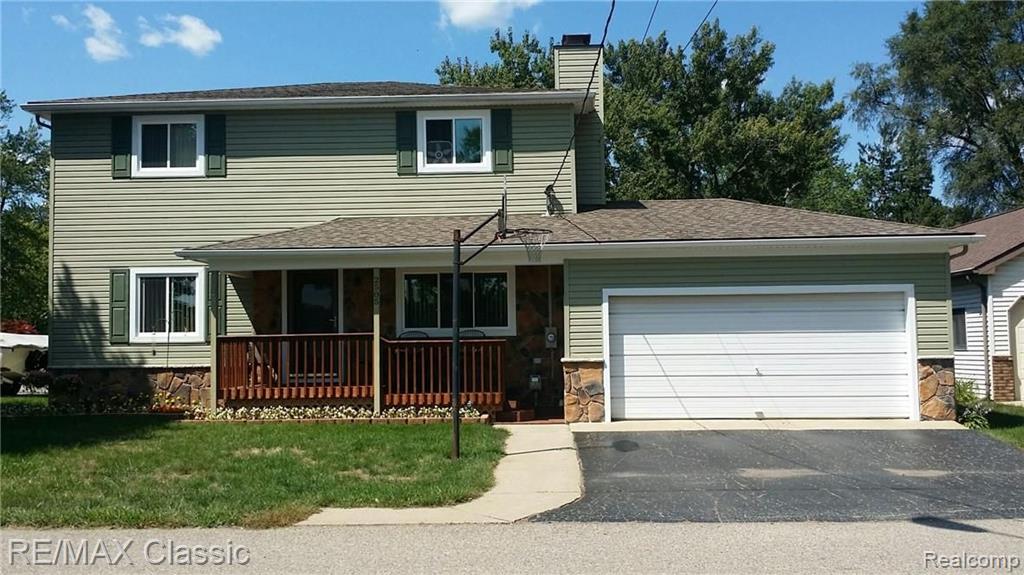 2585 Desmond Road Waterford, MI 48329 - Photo 1 of 41