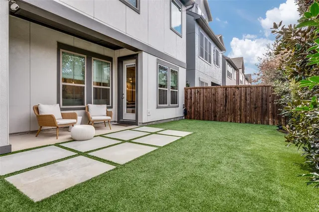 a view of a house with backyard and porch