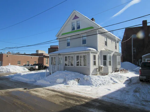 $147,500 | 21 Cross Street, Skowhegan, ME 04976