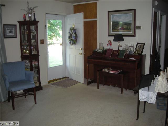 3116 Williston Road Walkertown, NC 27051 - Photo 5 of 9 Living Room.