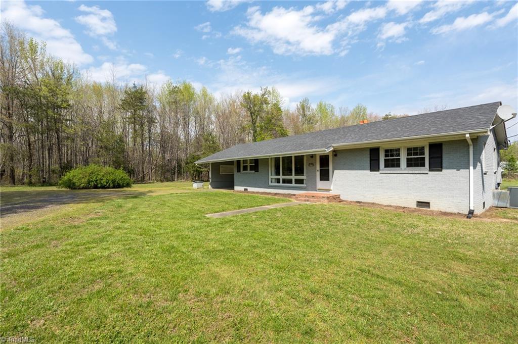 1166 Friendly Road Eden, NC 27288 - Photo 3 of 42 Gallery Image 3