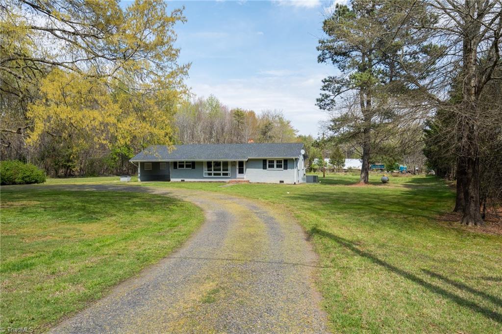 1166 Friendly Road Eden, NC 27288 - Photo 4 of 42 Gallery Image 4