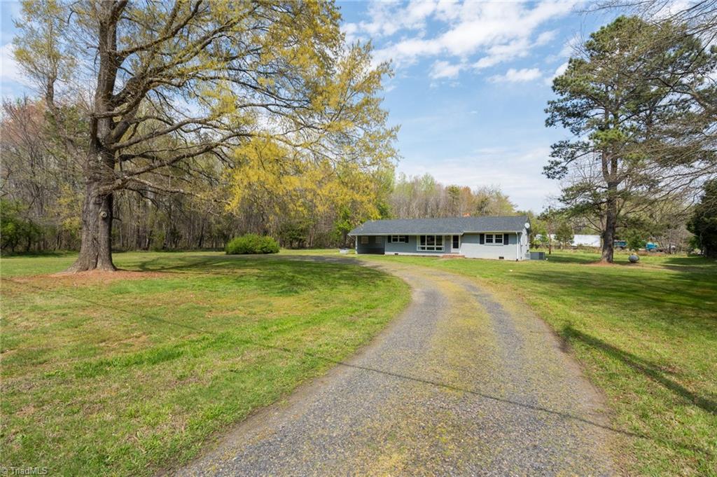 1166 Friendly Road Eden, NC 27288 - Photo 5 of 42 Gallery Image 5