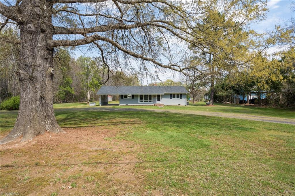 1166 Friendly Road Eden, NC 27288 - Photo 6 of 42 Gallery Image 6