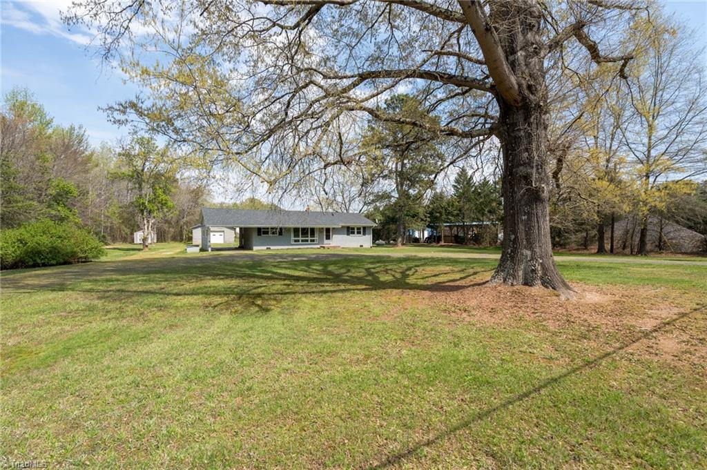 1166 Friendly Road Eden, NC 27288 - Photo 7 of 42 Gallery Image 7