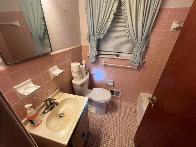 $139,000 | 953 Meadow Rock Drive, Stone Mountain, GA 30083