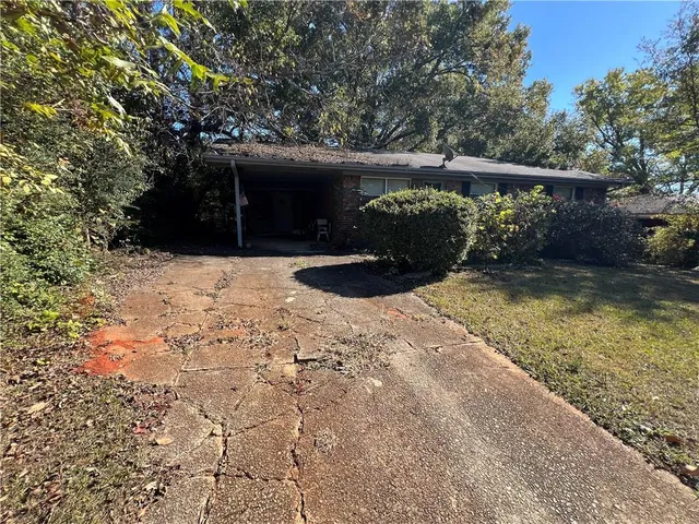 $139,000 | 953 Meadow Rock Drive, Stone Mountain, GA 30083