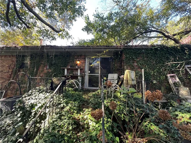 $139,000 | 953 Meadow Rock Drive, Stone Mountain, GA 30083