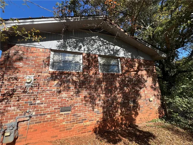 $139,000 | 953 Meadow Rock Drive, Stone Mountain, GA 30083