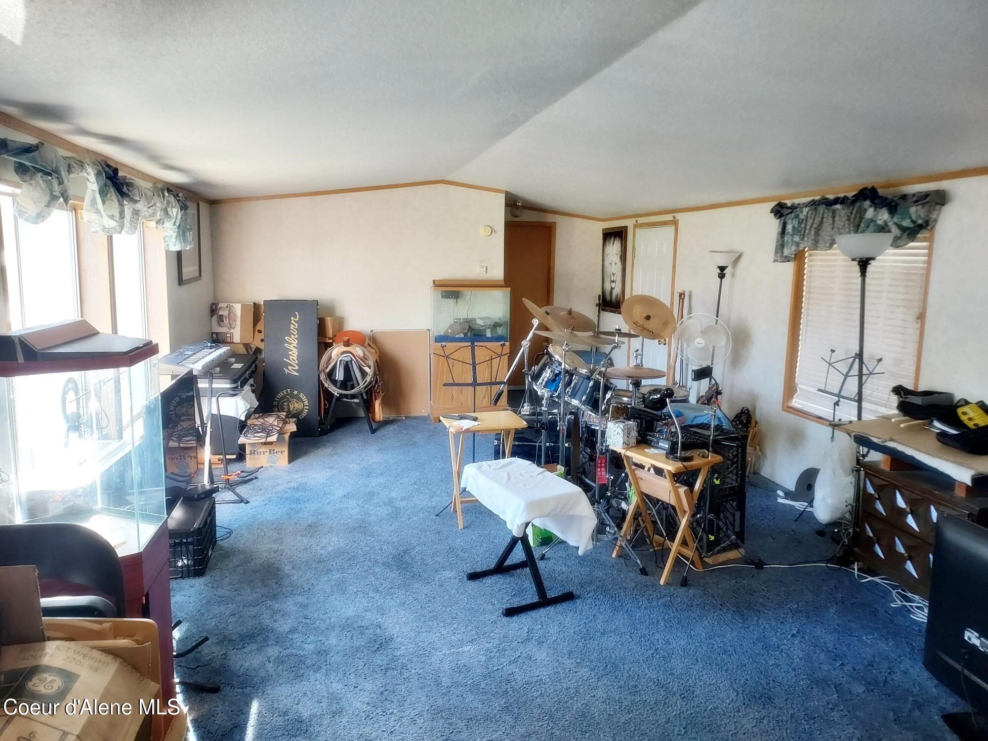 8270 West Meadow Brook Circle Rathdrum, ID 83858 - Photo 6 of 17 Living Room