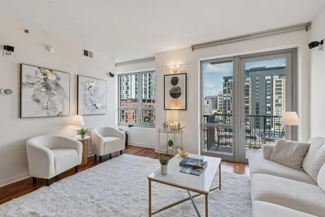 $250,000 | 929 Portland Avenue, Unit 703, Minneapolis, MN 55404