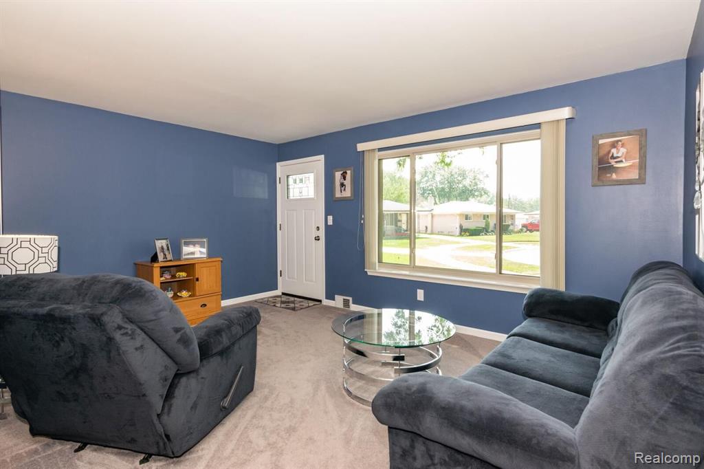 4879 Shell Court Warren, MI 48091 - Photo 4 of 25