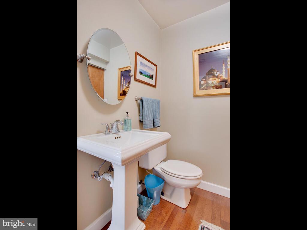 1501 Fullerton Road Edgewater, MD 21037 - Photo 31 of 59 Main level powder room