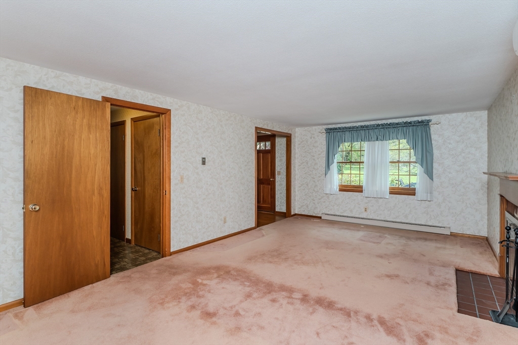 199 Glendale Road Amherst, MA 01002 - Photo 17 of 42 an empty room with windows