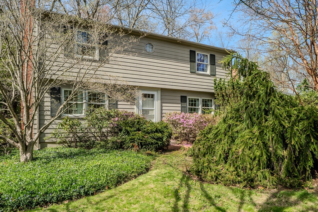 199 Glendale Road Amherst, MA 01002 - Photo 3 of 42 a front view of a house with garden