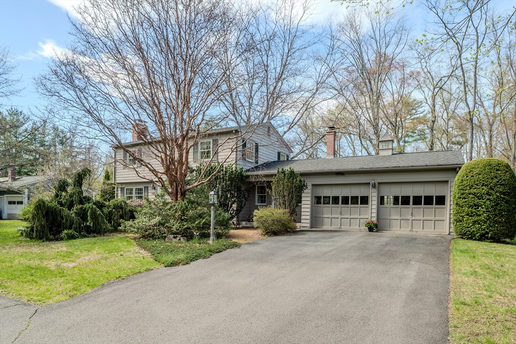199 Glendale Road Amherst, MA 01002 - Photo 4 of 42 a view of a building with a yard