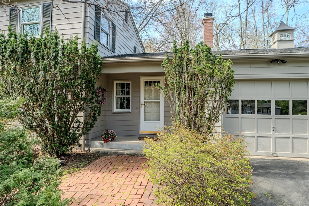 199 Glendale Road Amherst, MA 01002 - Photo 5 of 42 a view of a house with a yard