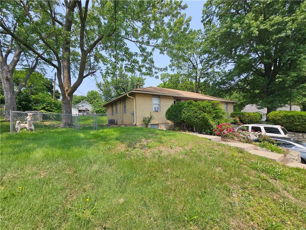 524 East Walnut Street Independence, MO 64050 - Photo 2 of 13