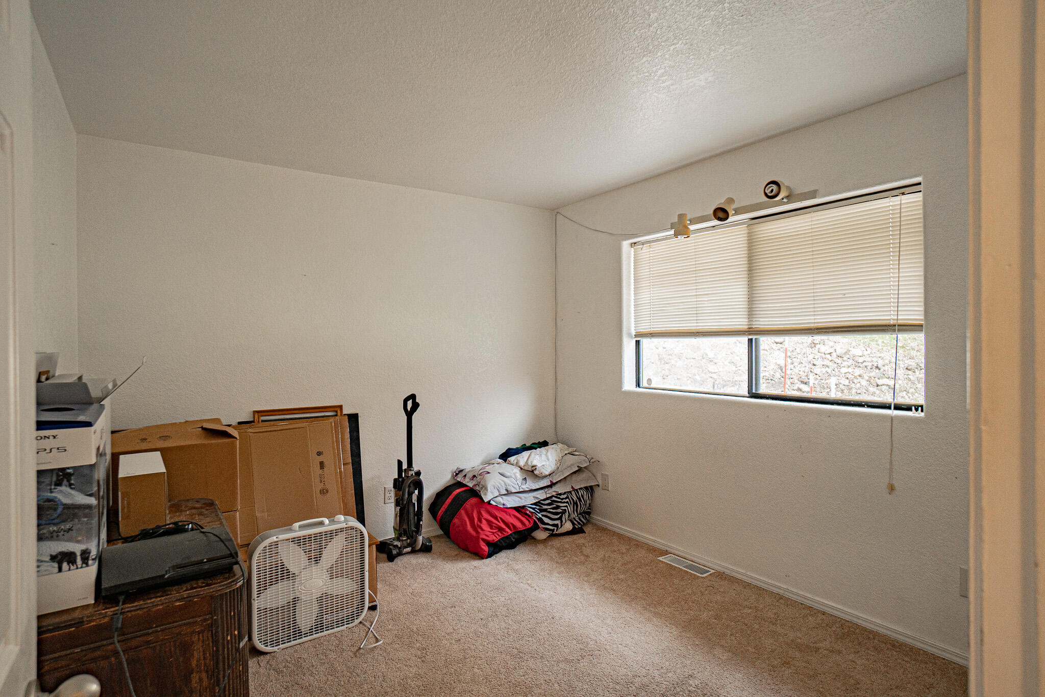 344 Rene Drive Shady Cove, OR 97539 - Photo 23 of 50 23 Bedroom