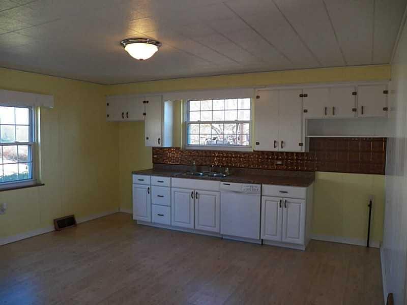 3024 Leechburg Road Lower Burrell, PA 15068 - Photo 2 of 19 Gallery Image 2