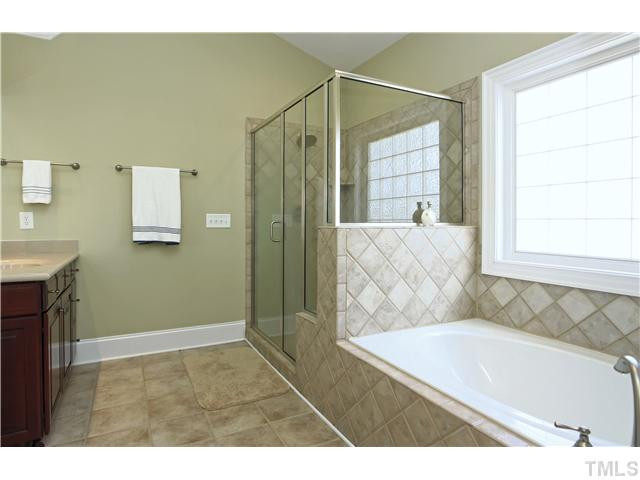 2516 Brook Crossing Circle Raleigh, NC 27606 - Photo 14 of 24 Photo 14