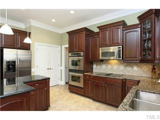 2516 Brook Crossing Circle Raleigh, NC 27606 - Photo 9 of 24 Photo 9