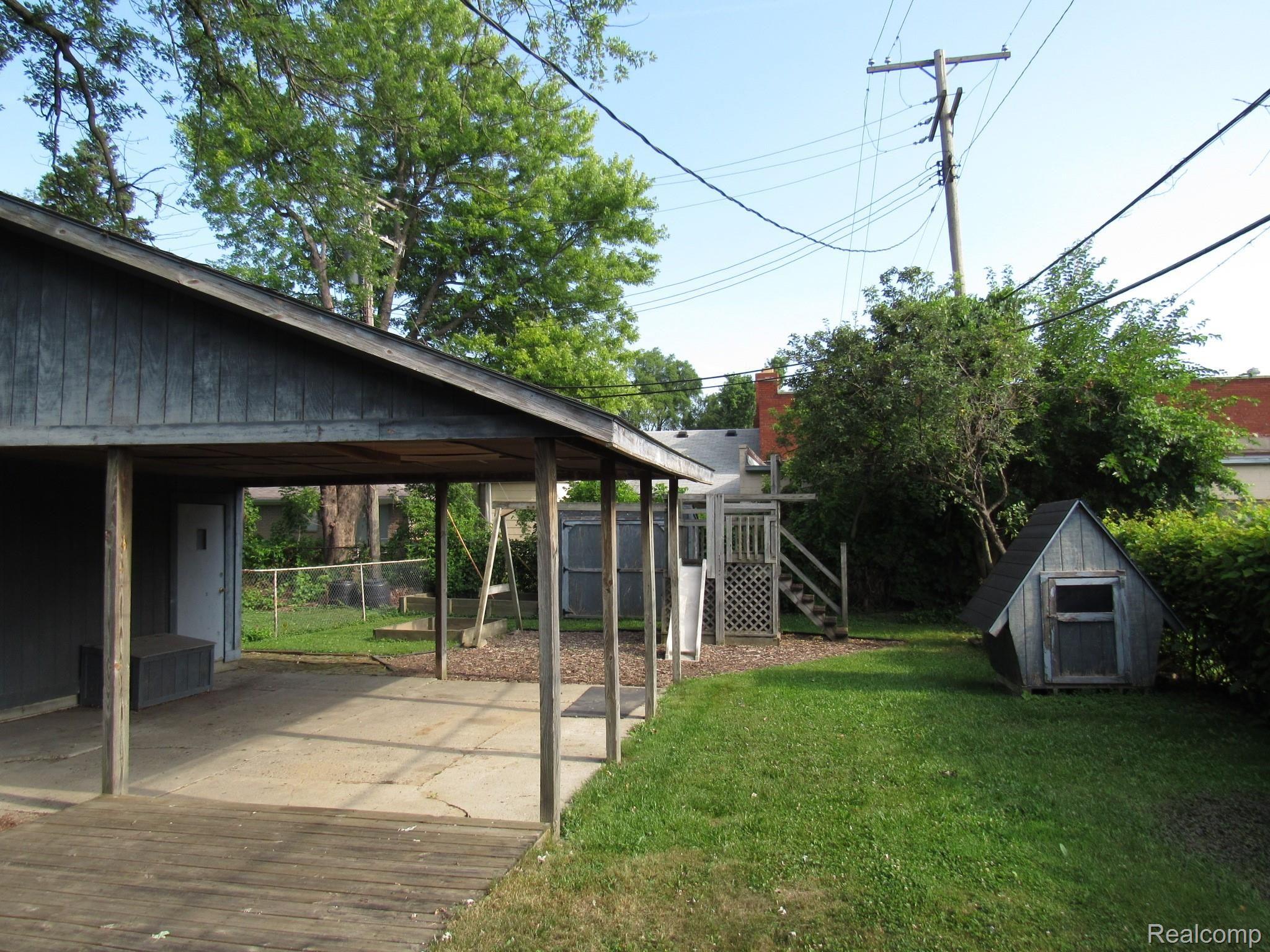 16 West Rutgers Avenue Pontiac, MI 48340 - Photo 32 of 36 16 W RUTGERS PONTIAC (31).JPG