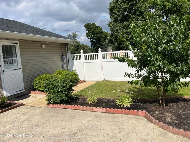 $2,300 | 490 West Park Avenue, Oakhurst, NJ 07755