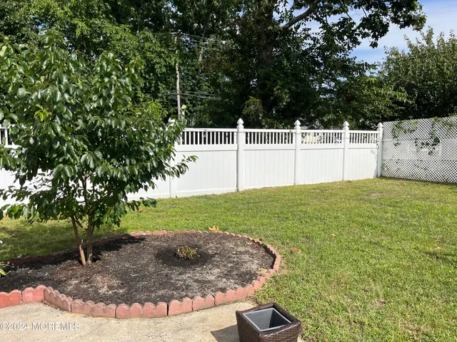 $2,300 | 490 West Park Avenue, Oakhurst, NJ 07755