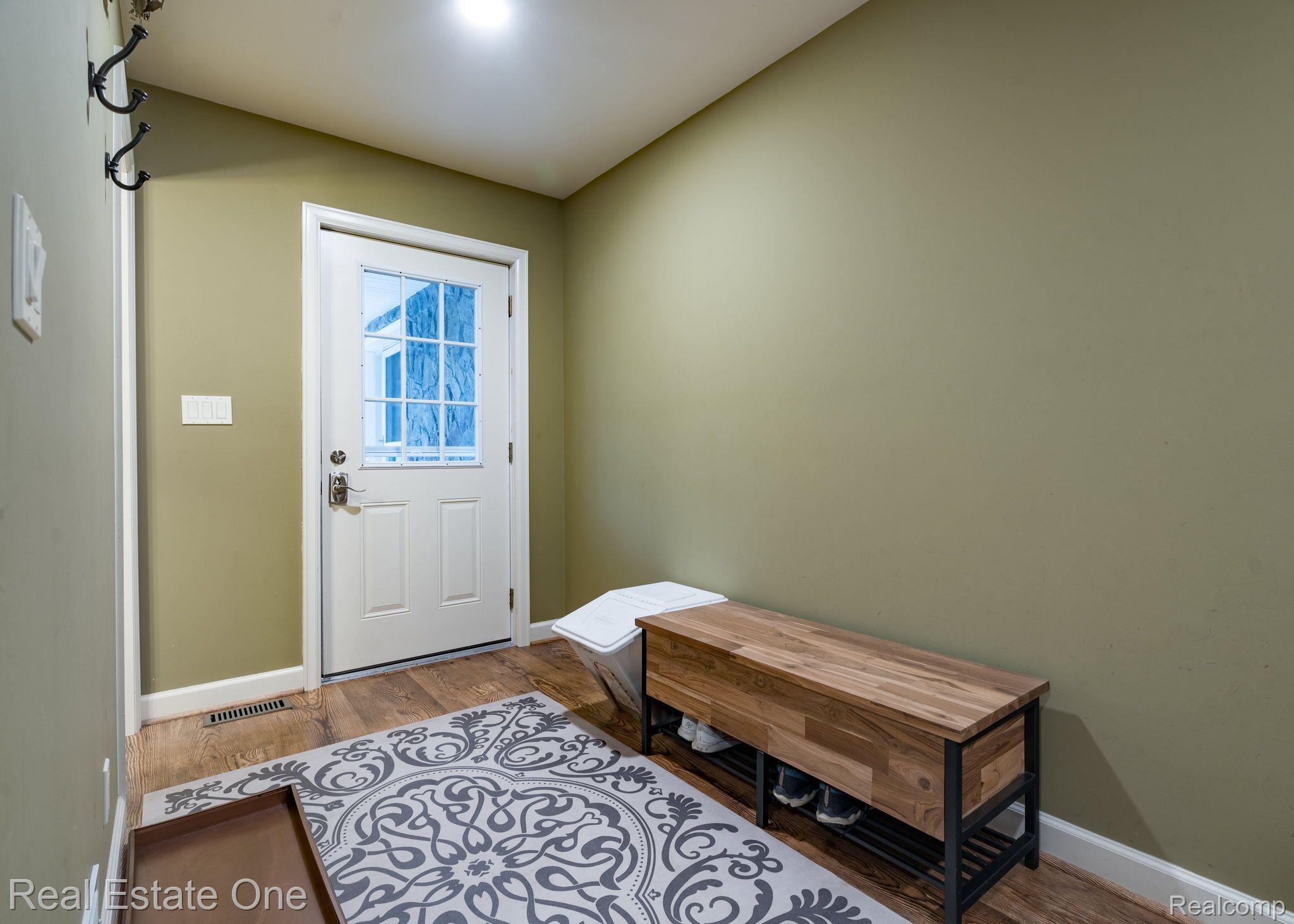 461 Shortridge Avenue Rochester, MI 48307 - Photo 35 of 48 Mud room